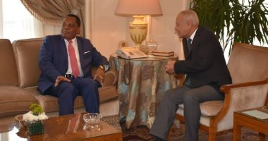 أبو الغيط يلتقي وزير خارجية الكونغو.. والأزمة الليبية على طاولة المباحثات