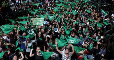 حشد وحشد مضاد فى كولومبيا .. مظاهرات لدعم الإجهاض القانونى وأخرى تحتج
