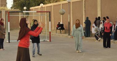 7 فرق طلابية بمدينة طالبات جامعة المنيا تتنافس على كأس مسابقة اليد.. صور
