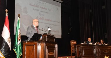 وزير الإسكان يستعرض المخطط الاستراتيجى القومى للتنمية العمرانية بمصر 2052