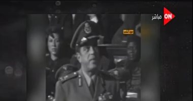 شاهد.. كل يوم" يعرض فيديو نادر للرئيس السادات يكرم المشير أحمد بدوى بمجلس الشعب