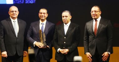 تكريم أيمن سليمان المدير التنفيذى لصندوق مصر السيادى باحتفالية bt100