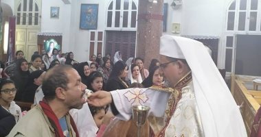 الأنبا بشارة يترأس أول قداس بعد تنصيبه مطرانا لكاثوليك أبو قرقاص