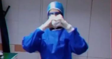 "الرقص بالكمامة".. تداول فيديو لأطباء وممرضى إيران يرقصون رغم تفشى كورونا
