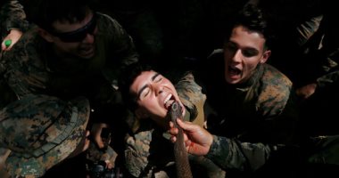 جنود أمريكيين يشربون دماء الثعابين فى تدريبات عسكرية بتايلاند