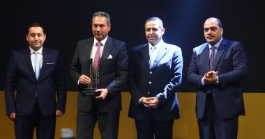 احتفالية bt100 تمنح بنك مصر جائزة ويتسلمها محمد الأتربى