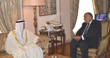 سامح شكرى يبحث مع وزير خارجية الإمارات الأزمات الإقليمية ومجالات التعاون