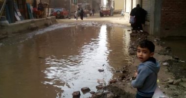 قارئ يشكو انتشار مياه الصرف الصحى بشوارع عزبة العمدة بشبرا الخيمة