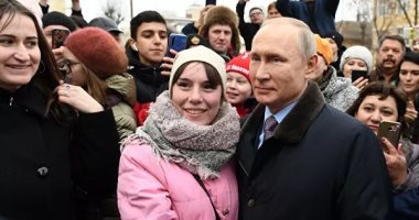 بوتين يتلقى عرضا للزواج من إحدى فتيات مدينة العرائس "إيفانوفو".. اعرف التفاصيل