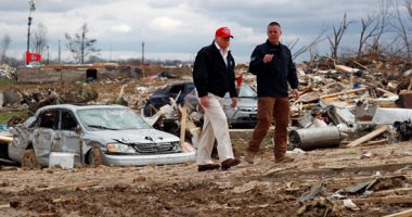 ترامب يتفقد الأثار الكارثية بسبب عواصف ضربت ولاية تينيسى الأمريكية