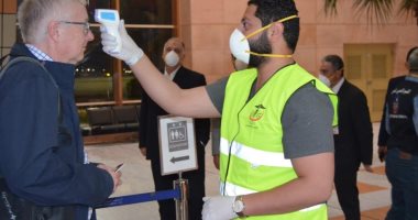 صور.. رئيس القابضة للمطارات يتفقد إجراءات مطار شرم الشيخ للحد من انتشار كورونا