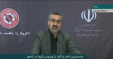 فيديو لمتحدث "صحة إيران" يتصبب عرقا يثير شكوك النشطاء بإصابته بكورونا