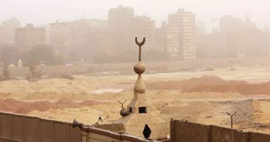 رياح مثيرة للرمال والأتربة تغطى سماء القاهرة والجيزة والأرصاد: تقلبات جوية