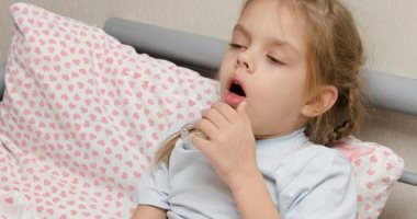 اعراض الالتهاب الرئوى عند الأطفال سعال شديد وحمى