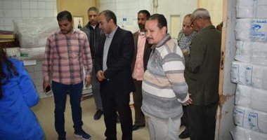 رئيس مدينة أبو قرقاص بالمنيا يتفقد المستشفى العام وغرف العزل بها.. صور