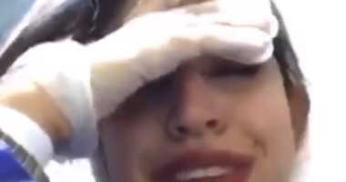 ممرضة إيرانية تنهار من البكاء لوفاة 100 مواطن أمامها بفيروس كورونا.. فيديو