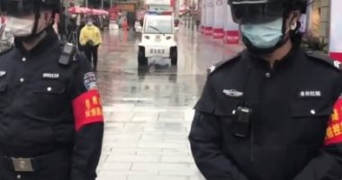 الصين تدعم رجال الشرطة بخوذات يمكنها اكتشاف المصابين بكورونا