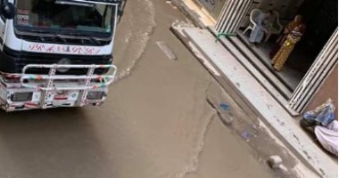 غرق شارع يوسف بالمطرية بمياه الصرف الصحى