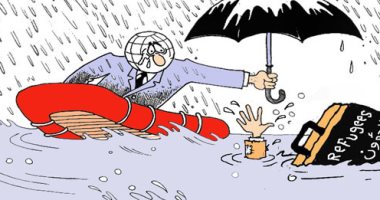 كاريكاتير صحيفة عمانية .. الكرة الأرضية تعجز عن انقاذ اللاجئين من الغرق