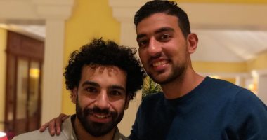 محمد صلاح يداعب كوكا على "تويتر" بعد تتويجه بالدوري اليوناني..اعرف قال ايه