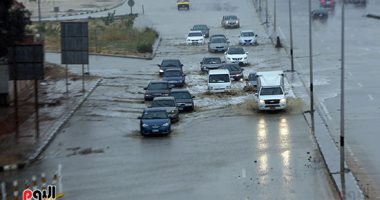 إغلاق طريق الشيخ فضل - رأس غارب لهطول أمطار غزيرة