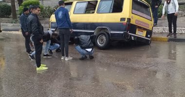 سقوط ميكروباص فى بلوعة أمطار مفتوحة بمدخل مدينة المحلة