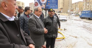 صور.. مدير أمن الغربية يتابع رفع مياه الأمطار من شوارع المحافظة