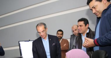 وزير الاتصالات يتفقد مركز المراقبة والتحكم لشبكة الشركة المصرية للاتصالات