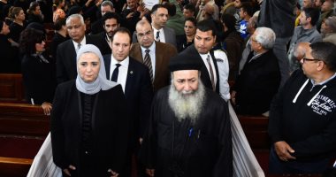 صور.. وزيرة التضامن تتقدم جنازة ضحايا منطقة الزرايب وتقدم التعازى لأسرهم