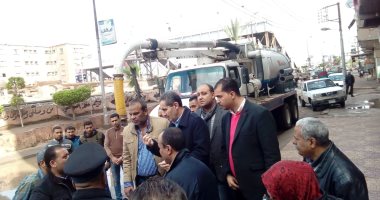 صور.. رئيس مدينة المحلة يتابع أعمال شفط مياه الأمطار بمالمدارس والمستشفيات