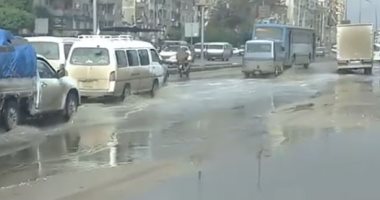 كثافات مرورية بميدان المؤسسة فى شبرا الخيمة بسبب تجمعات مياه الأمطار.. فيديو