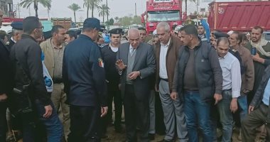 محافظ الجيزة يتفقد قرية الديسمى بالصف للوقوف على أضرار موجة الطقس السيئ