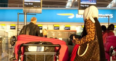 الشرطة البريطانية تعترف: إجبار سيدة على خلع الحجاب في المطار غير قانونى