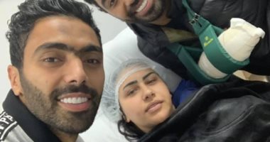 ربنا يقومك بالسلامة.. حسين الشحات يدعم زوجته بعد خضوعها لعملية جراحية