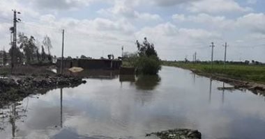 أهالى بحر البقر يواصلون استغاثتهم: منسوب المياه يزداد بسبب انهيار الجسر