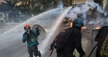 متظاهرو تشيلي يتحدون قرار الحظر ويواصلون الاحتجاج ضد الحكومة