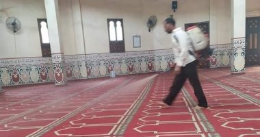 شباب الشرقية يعقمون المساجد والمحلات بالمطهرات مجانا.. صور