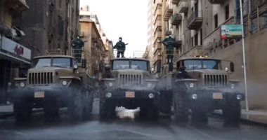 القوات المسلحة تعقم مجمع التحرير والميادين والشوارع الرئيسية.. فيديو