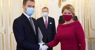 أداء اليمين بالكمامة.. الحكومة الجديدة في سلوفاكيا تتحدي فيروس كورونا "صور"