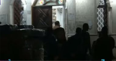 مسجد فى باب الشعرية يرفض تنفيذ قرار تعليق صلاة الجماعة مؤقتا.. فيديو