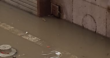 شكوى من غرق شوارع عزبة النخل الشرقية بمياه الصرف الصحى والأمطار