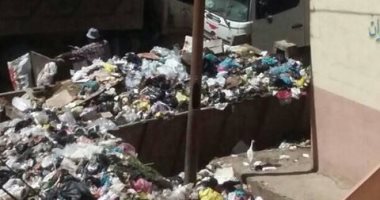 سيبها علينا.. شكوى من انتشار القمامة فى شارع أبو بكر الصديق بلبيس الشرقية