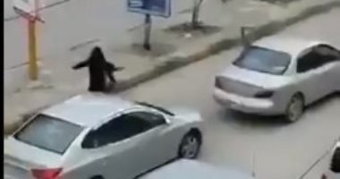 الأمن الأردنى يضبط فتاة خرقت حظر التجول للرقص فى الشارع.. فيديو