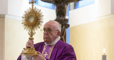 بابا الفاتيكان يسأل الله السلام وعالم خال من أسلحة الدمار المهددة للبشر