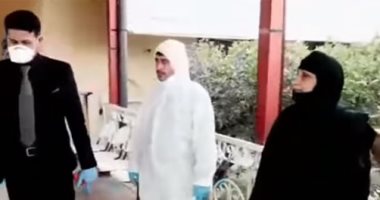 فيديو.. عراقية توزع الحلوى وترقص داخل المستشفى احتفالا بشفاء زوجها من كورونا
