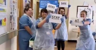 ممرضات يرقصن فى مستشفى رويال بولتون ببريطانيا لتوعية المواطنين بالحجر المنزلى