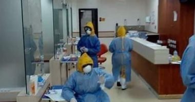 احتفال طاقم الأمن بمستشفى إسنا للحجر الصحى بتعافى 29 حالة من كورونا (فيديو)