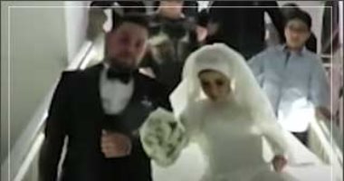 فيديو.. حفل زفاف عروسين يتحدى كورونا بالكمامة