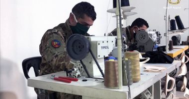 الجيش اللبنانى يصنع الكمامات الطبية وتوزيعها على جنوده للوقاية من كورونا.. صور