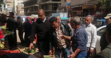 صور.. فض 5 أسواق بمدينة قطور فى الغربية لمواجهة فيروس كورونا